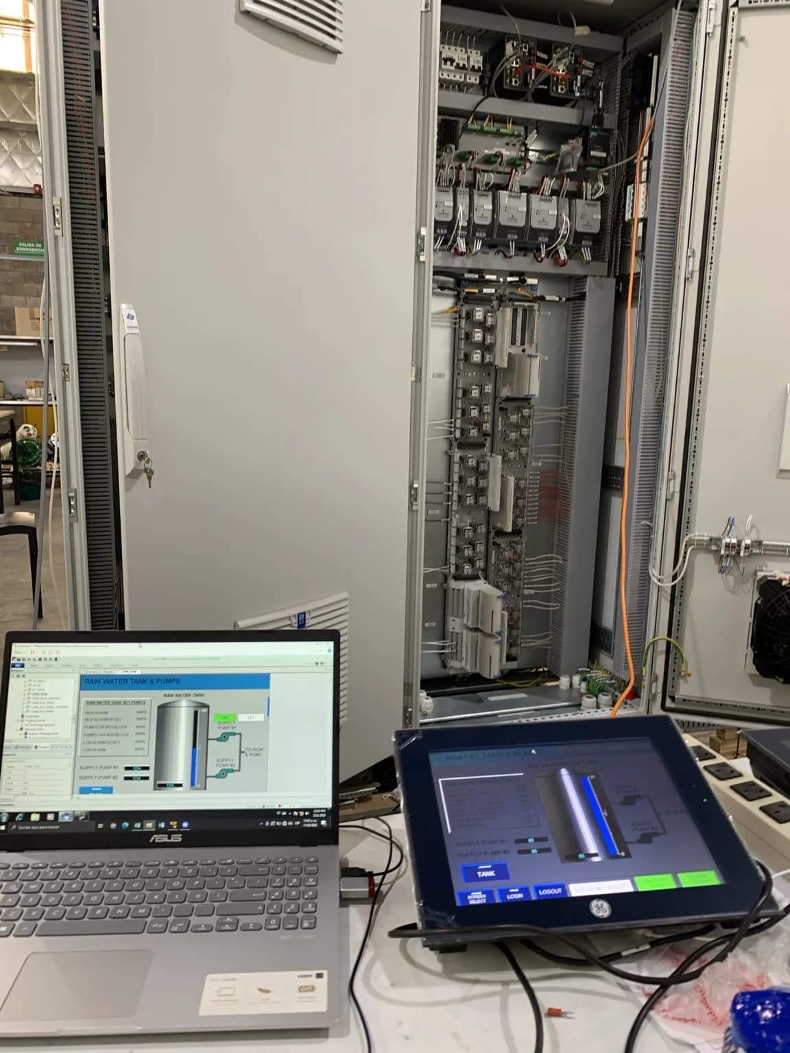 Integración de tablero, estación de ingeniería y panel HMI